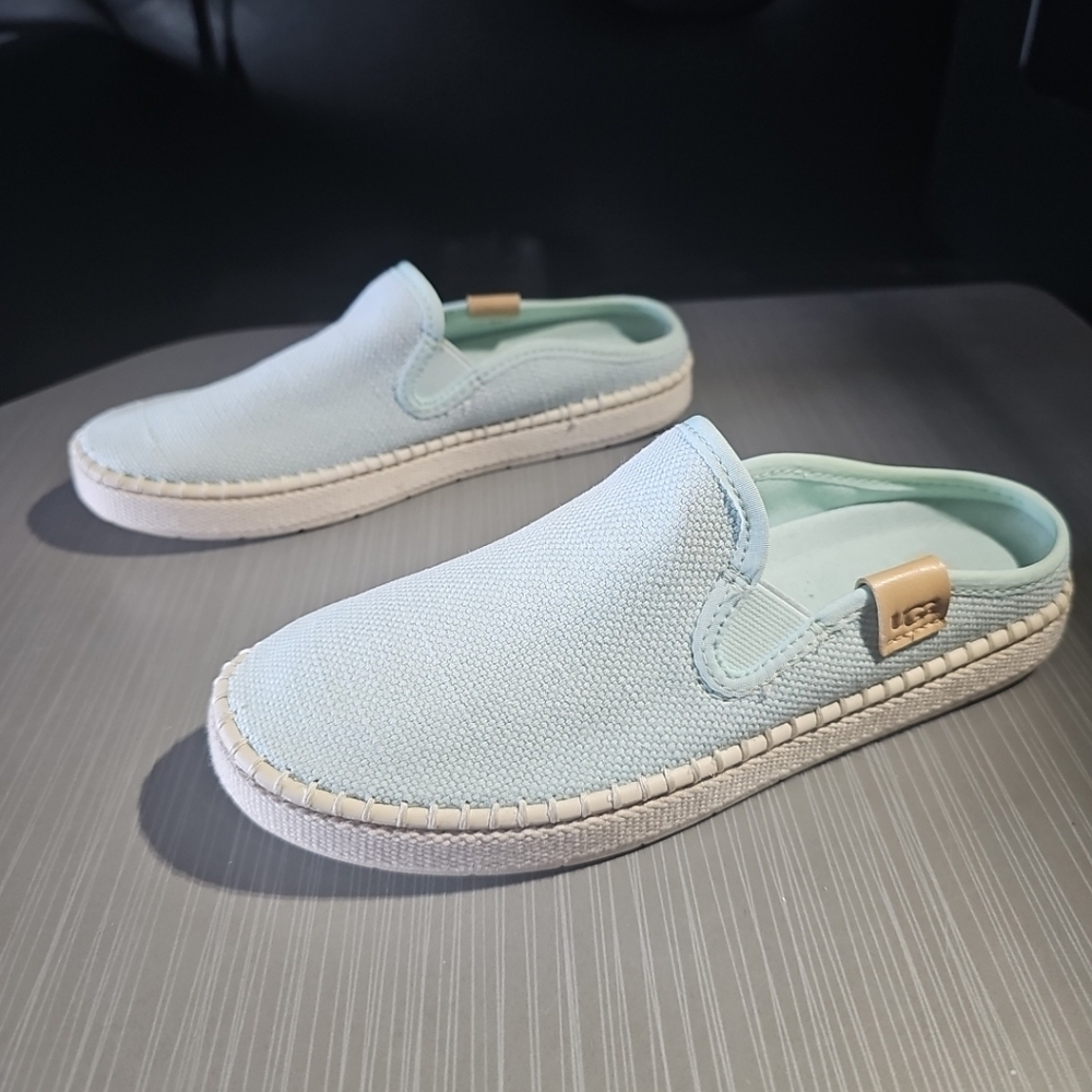 UGG Women's Delu Sneaker Slide Flats Size 6 Fashion Comfort Casual NWOT
